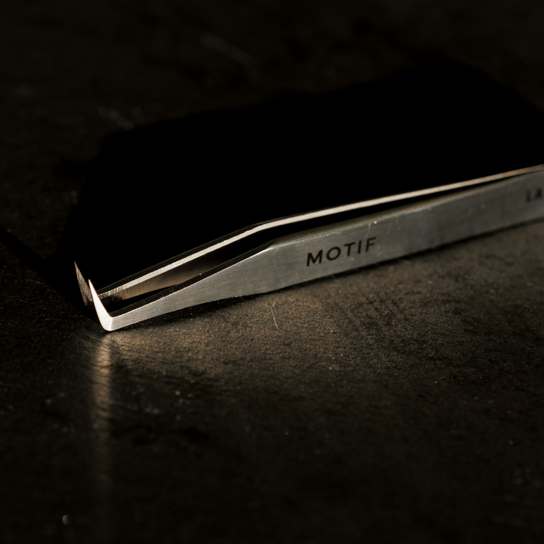 MOTIF Mega Volume Professional Eyelash Extensions Tweezer