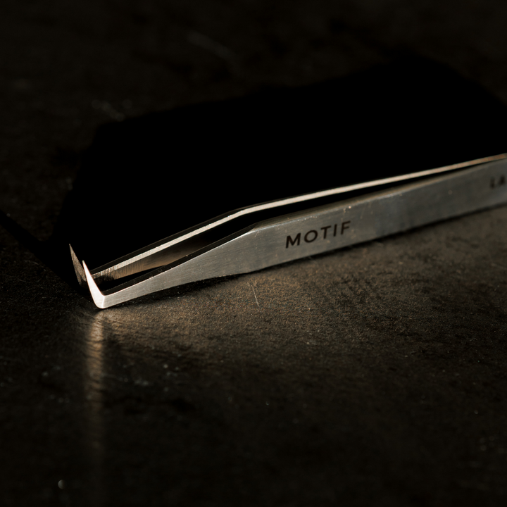 MOTIF Mega Volume Professional Eyelash Extensions Tweezer